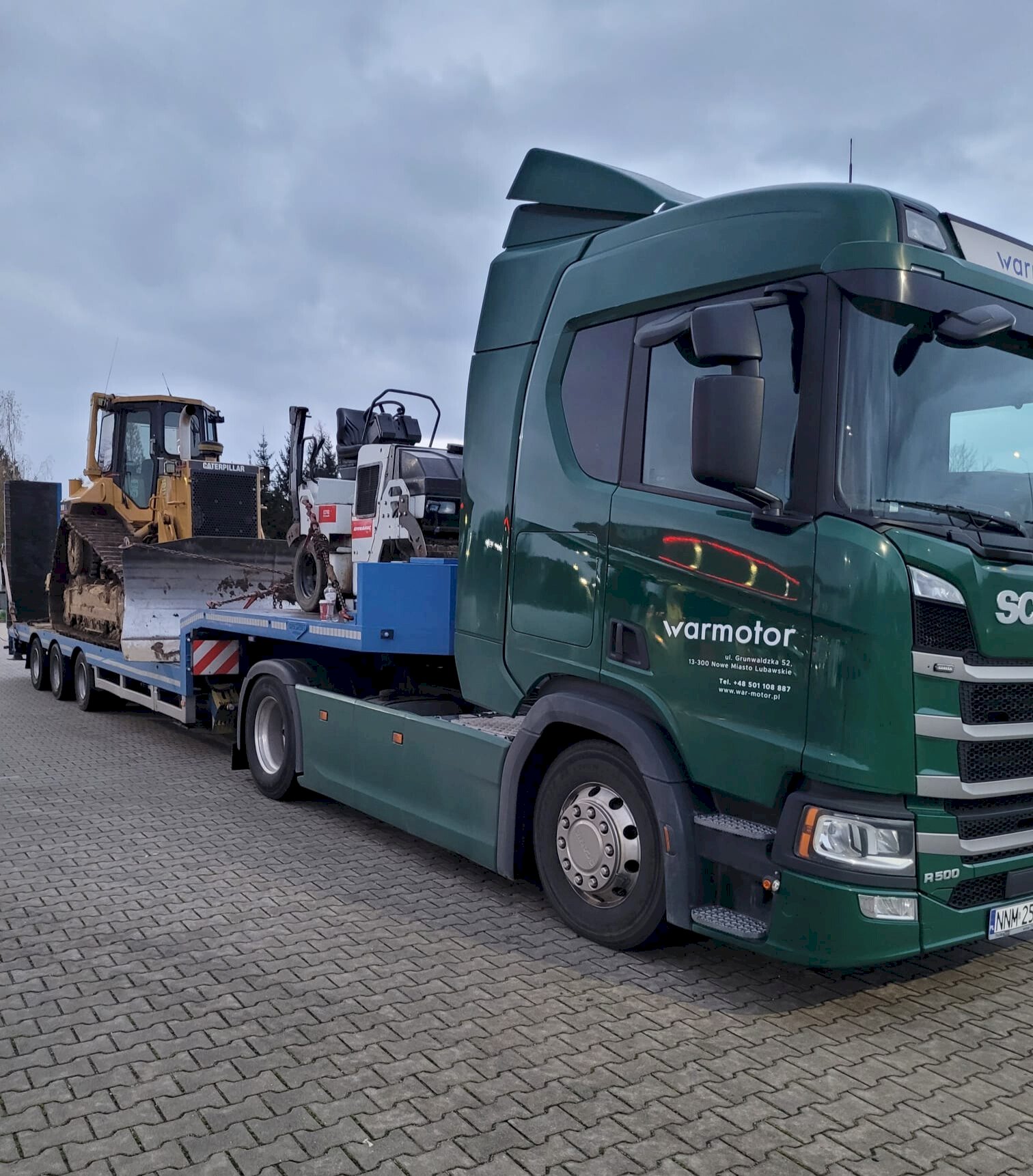 Transport niskopodwoziowy i wynajem wywrotek